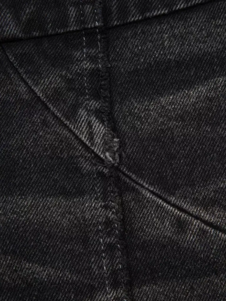 Men C2H4 005 - Stagger Streamline Arch Raw Edge Jeans