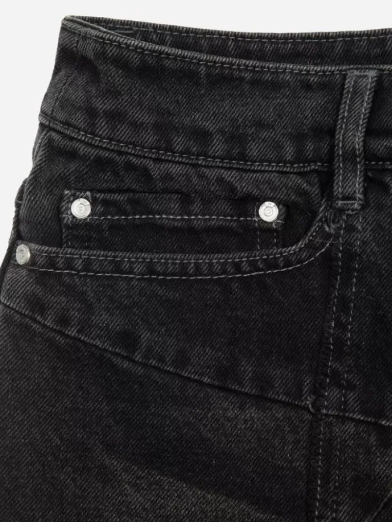 Men C2H4 005 - Stagger Streamline Arch Raw Edge Jeans